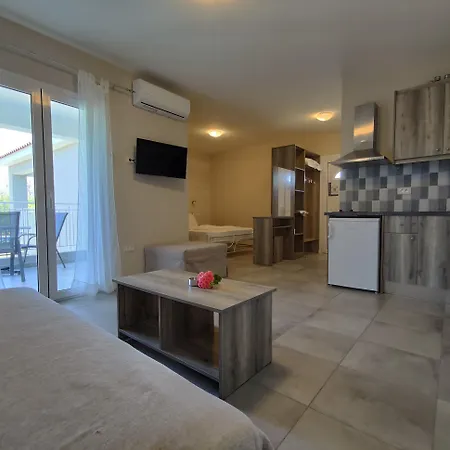 Casa De Rosa Apartments&studios Apartahotel Svoronata